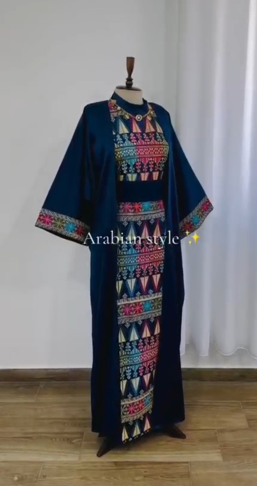 عباية قطعتين مطرزة